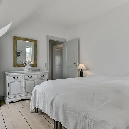 Holiday home Stefanie - 10m From The Sea By Interhome Tranekaer